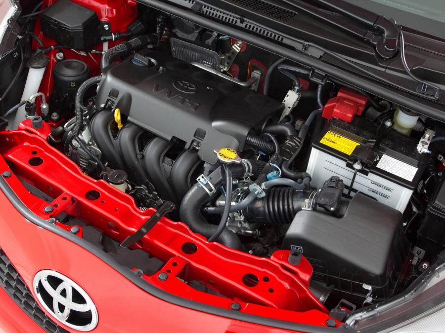  Toyota Yaris SE 5-Door 2011 года  (US) (фото 3 из 8)